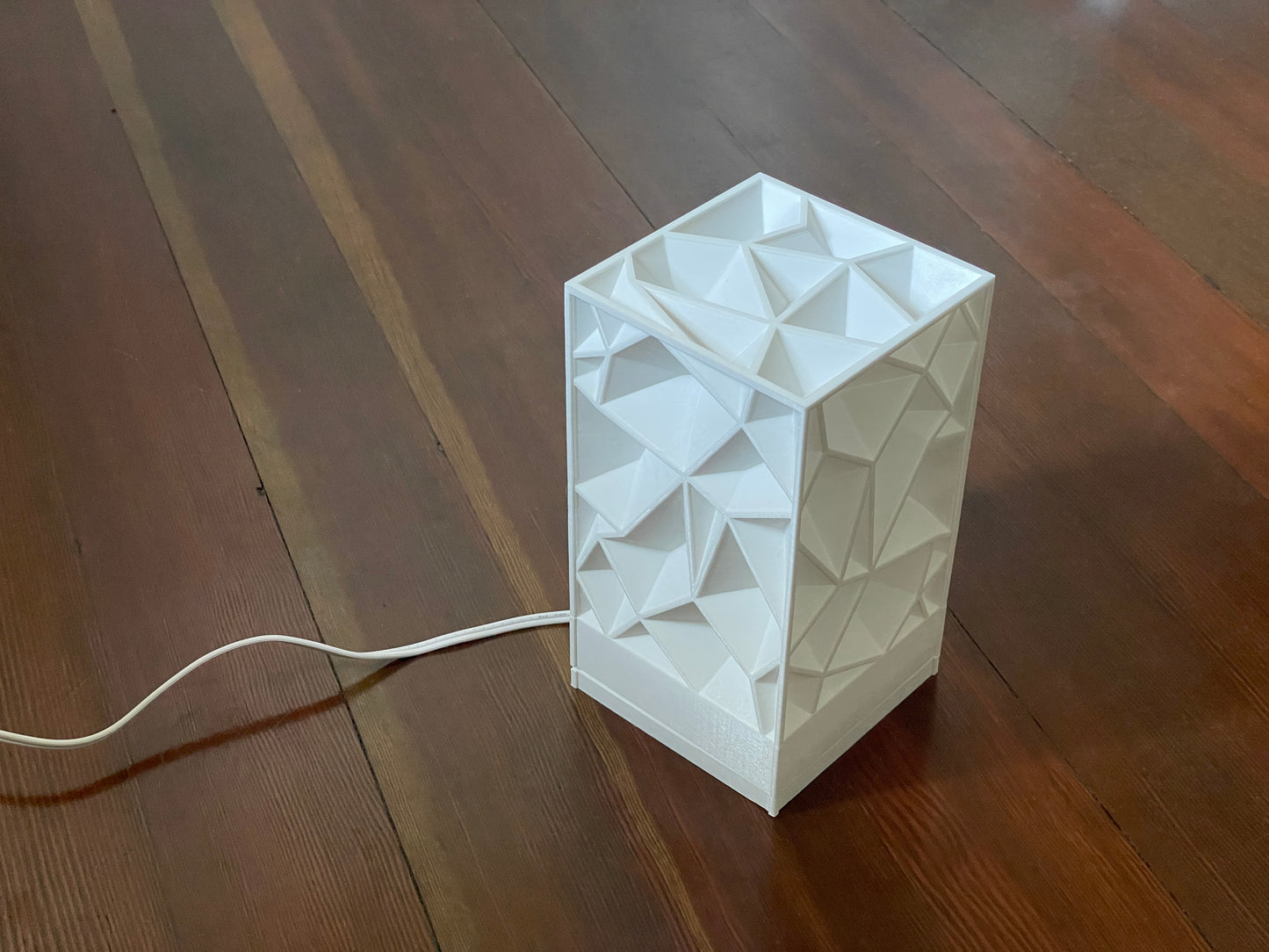Crinkle lamp base for clip-in accessory bulb STL file