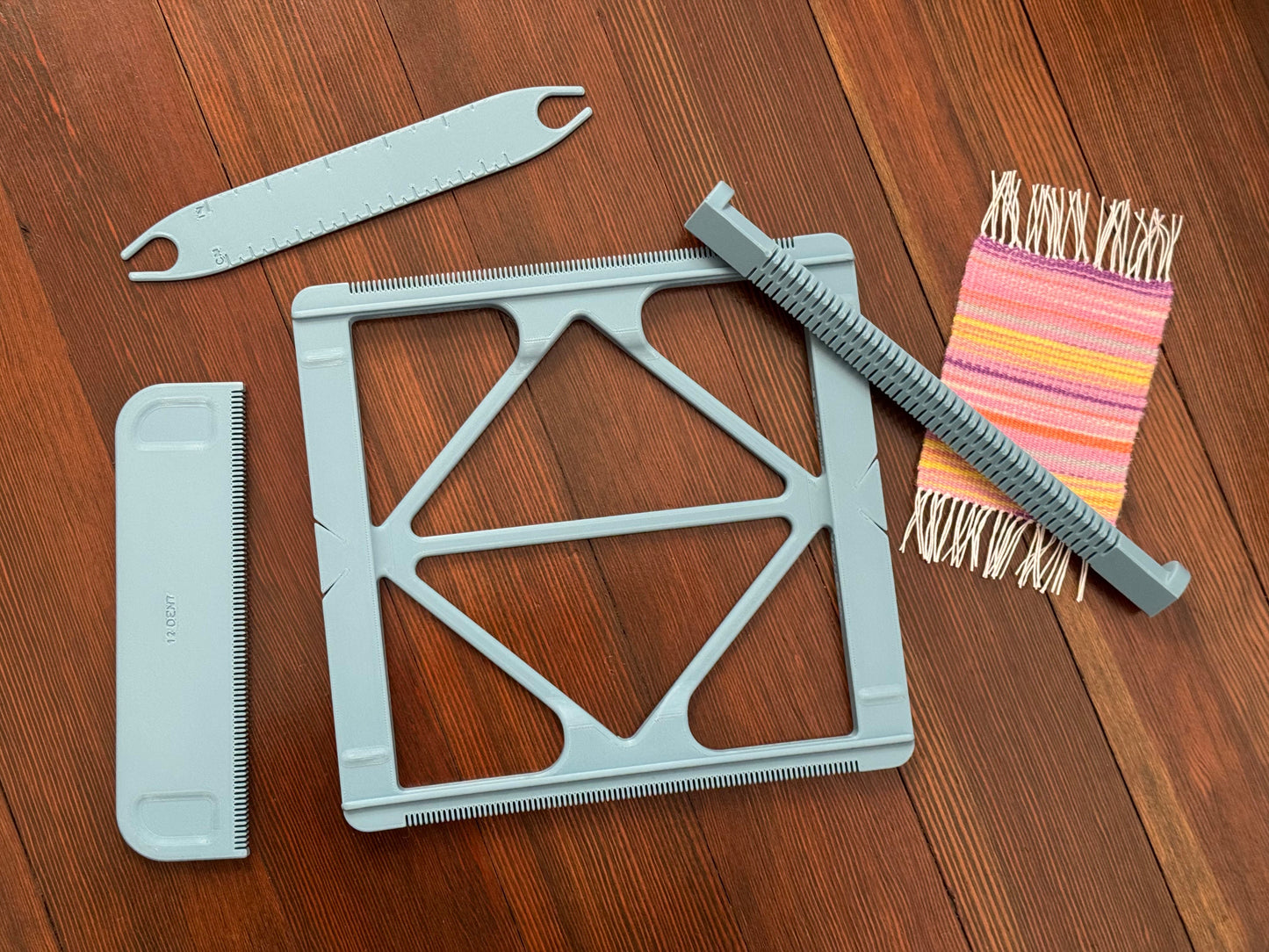 Pocket Loom Weaving Kit 7"x7" 12-dent