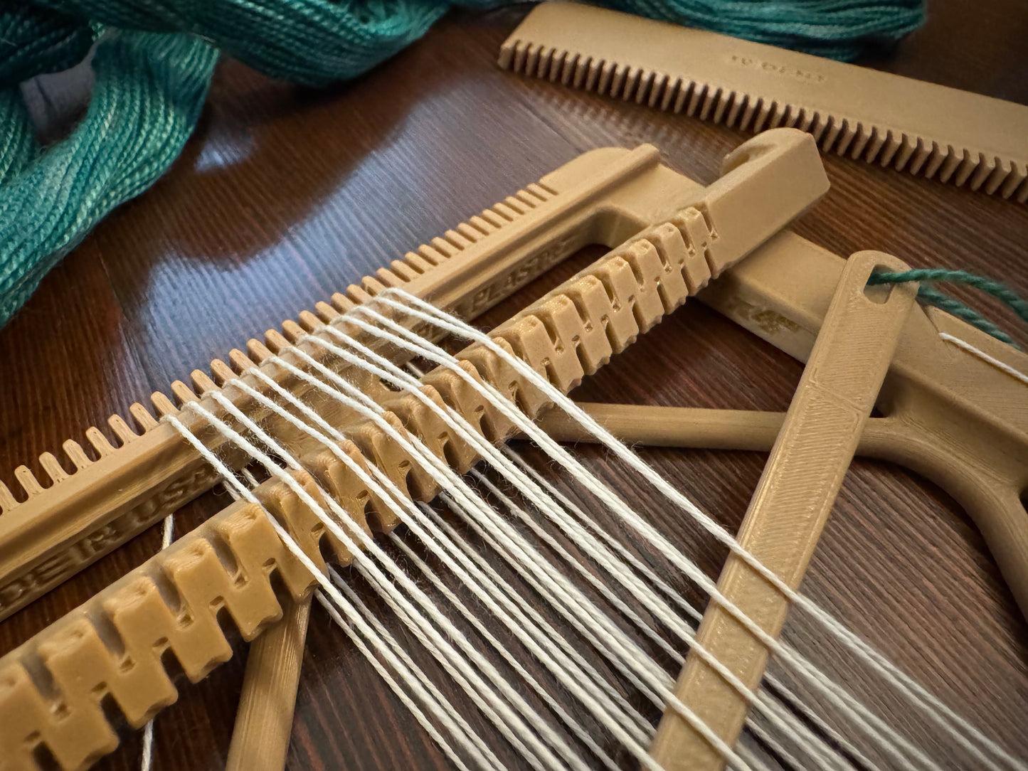 Pocket Loom Weaving Kit 4"x4" 10-dent