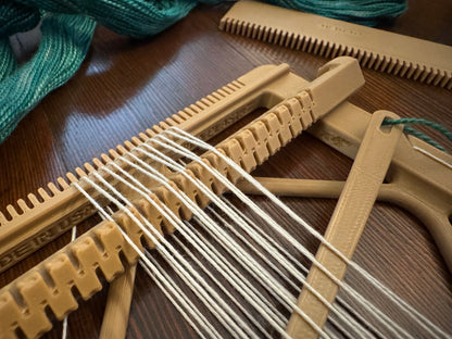 Pocket Loom Weaving Kit 4"x4" 10-dent
