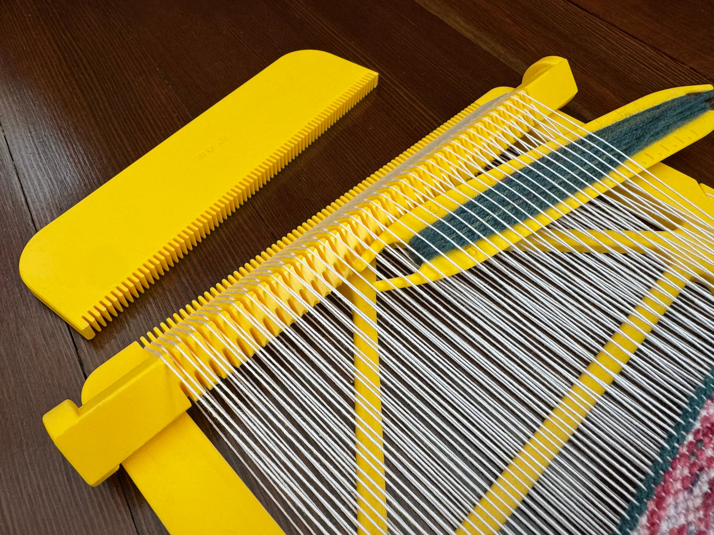 Pocket Loom Weaving Kit 4"x4" 10-dent