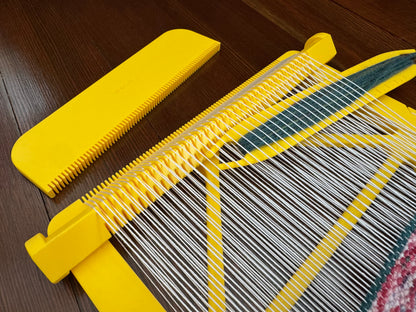 Pocket Loom Weaving Kit 4"x4" 10-dent