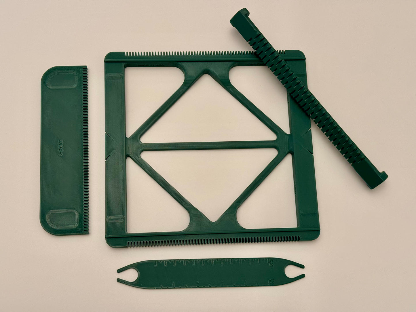 PHOTO SAMPLE Pocket Loom Weaving Kit 7"x7" 8-dent